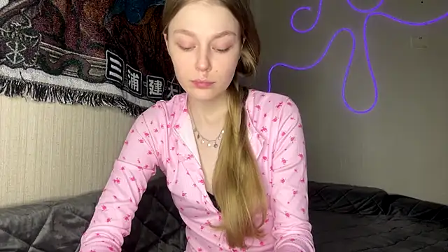 CassandraMur online show from March 6, 2026, 6:04 pm