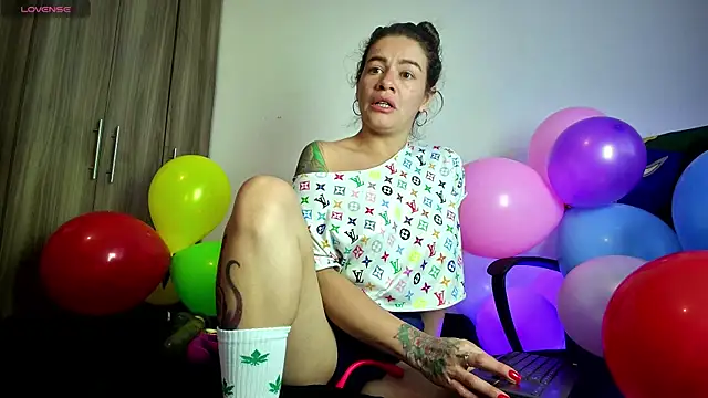 oriana thomson01 online show from July 27, 2026, 11:01 pm