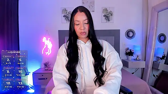 julietha Vega online show from April 21, 2026, 5:50 pm