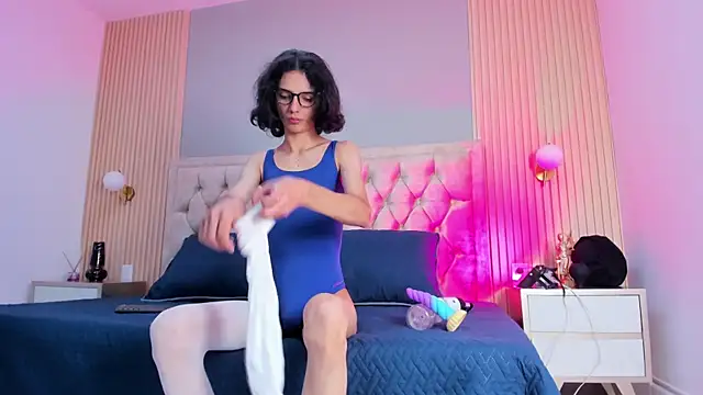 Hxxyro online show from April 14, 2026, 1:17 pm