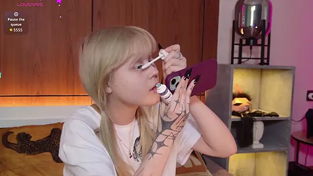 MoliQin online show from April 14, 2026, 7:47 am