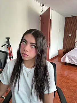 Luna rousse26 online show from April 4, 2026, 12:35 pm