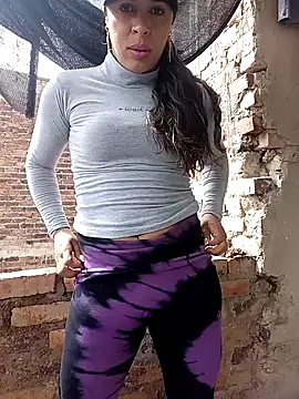 kiki milu online show from April 28, 2026, 2:22 pm