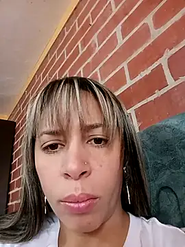 kiki milu online show from May 2, 2026, 2:11 pm