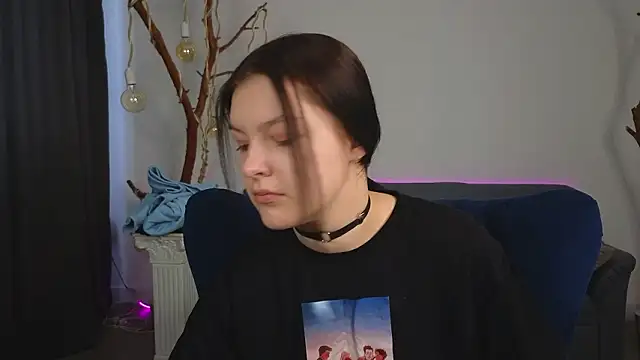 DeliaEffy online show from March 21, 2026, 1:16 pm