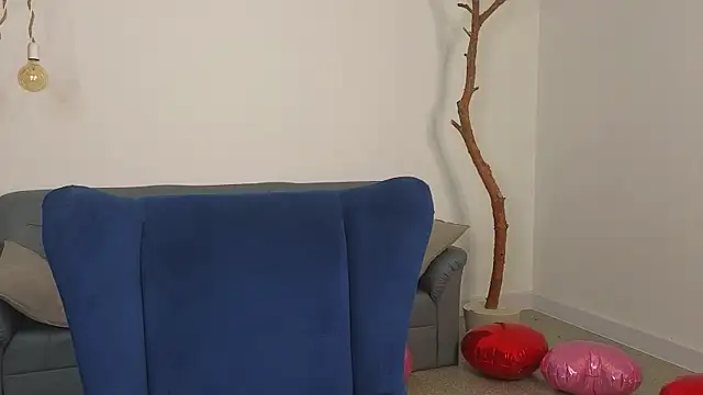 DeliaEffy online show from April 1, 2026, 1:41 pm