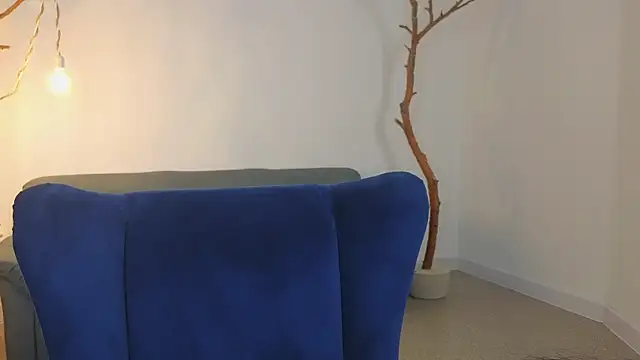 DeliaEffy online show from April 7, 2026, 12:49 pm