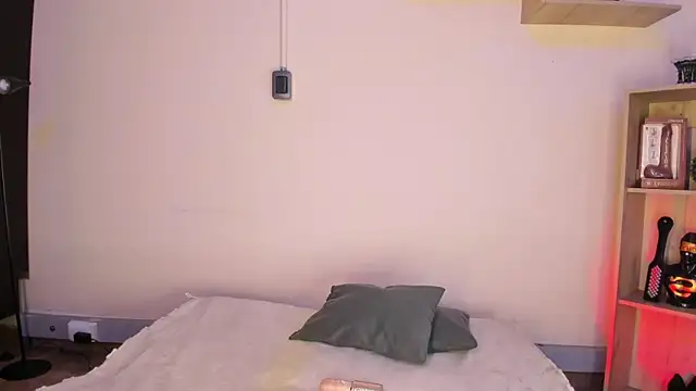 Tylla   online show from March 31, 2026, 5:19 am