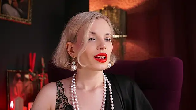 Snapshot of VinylKiss chatting on July 31, 2026, 9:58 pm VinylKiss online show from July 31, 2026, 9:58 pm
