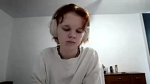 CurlaPettyBom online show from March 7, 2026, 9:17 am