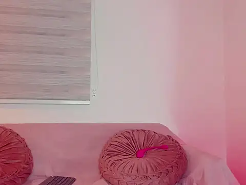 yourlollypetite online show from March 8, 2026, 11:19 pm