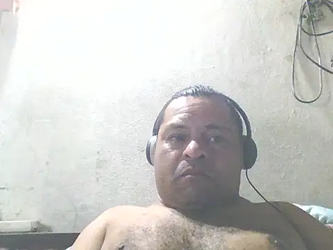 Snapshot of DesexedCooler chatting on June 17, 2026, 11:16 pm DesexedCooler online show from June 17, 2026, 11:16 pm