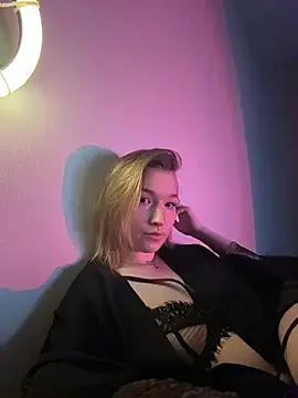 EmmaTurners online show from April 24, 2026, 6:10 pm