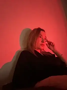 EmmaTurners online show from April 29, 2026, 8:04 pm