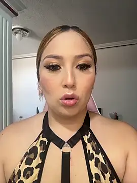 Kiarhatrixie1 online show from February 25, 2026, 5:44 pm