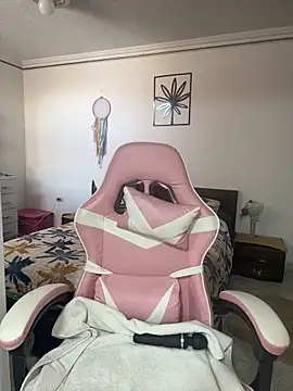 Kiarhatrixie1 online show from February 27, 2026, 5:46 pm