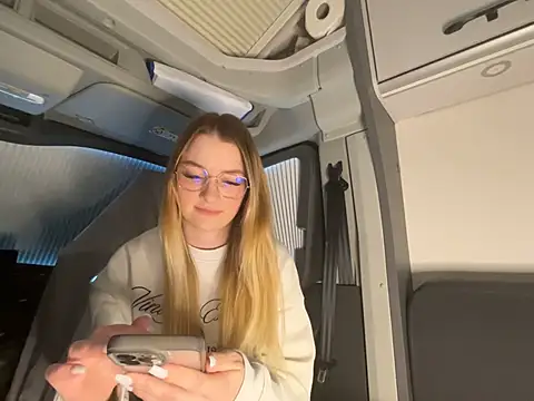 melanieTesss online show from February 21, 2026, 11:44 am