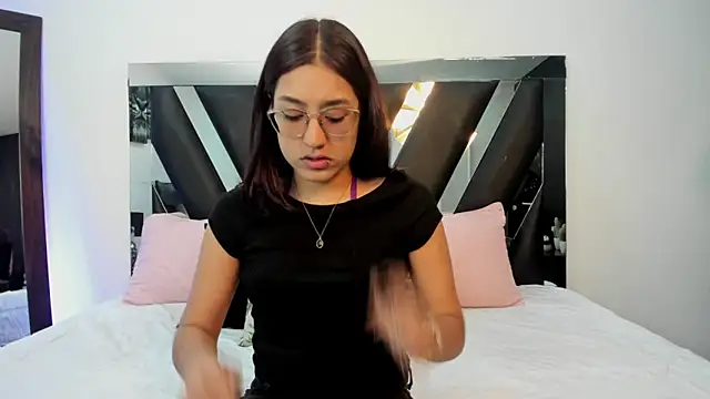 Snapshot of Mia_Iron chatting on May 19, 2026, 1:06 pm Mia Iron online show from May 19, 2026, 1:06 pm