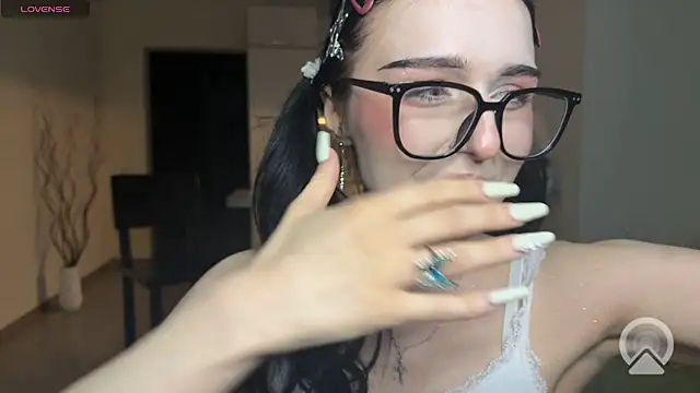 alicelanei online show from April 23, 2026, 7:38 pm