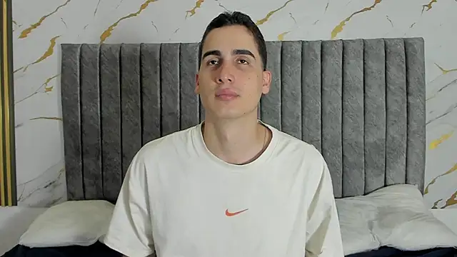 ryanlevi1 online show from February 23, 2026, 1:52 pm