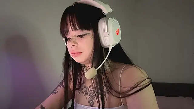 Luna Sohotti online show from April 21, 2026, 3:17 pm