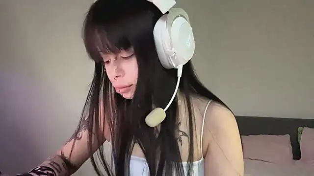 Luna Sohotti online show from April 23, 2026, 4:20 pm