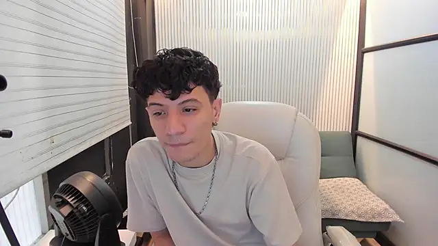 Snapshot of Angel_St1 chatting on April 16, 2026, 12:17 pm Angel St1 online show from April 16, 2026, 12:17 pm