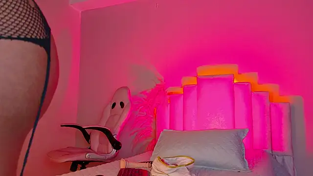 Sheinny brown1 online show from February 23, 2026, 10:07 pm