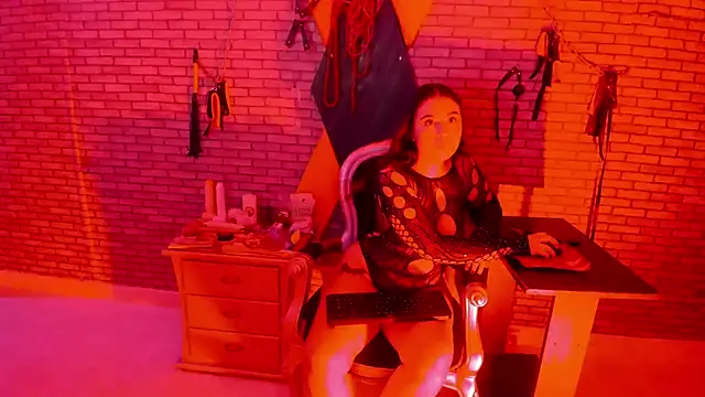 hillary bigbutt online show from April 22, 2026, 11:45 am