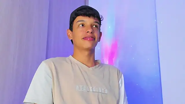 Maxfrost1 online show from April 24, 2026, 1:41 am