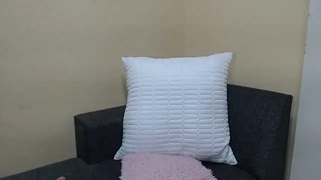 HornyLilHoney online show from April 18, 2026, 7:18 pm