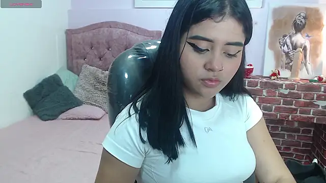 mila quin online show from March 11, 2026, 8:04 pm