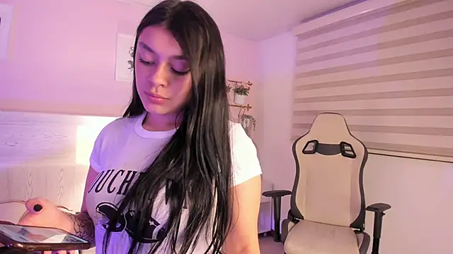 Snapshot of Lummii_ chatting on April 28, 2026, 2:27 am Lummii online show from April 28, 2026, 2:27 am