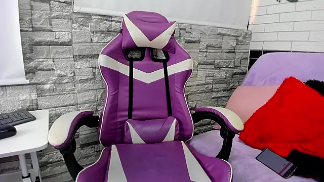 Sienna Lux01 online show from February 28, 2026, 11:44 am