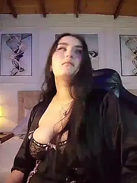 zoe moon   online show from April 19, 2026, 12:26 pm