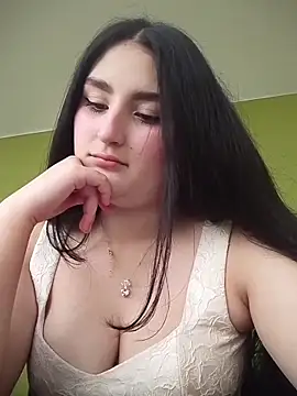 zoe moon   online show from April 21, 2026, 10:34 pm