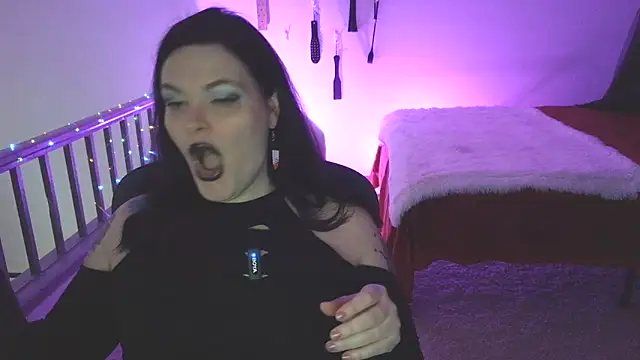 VixieNyx online show from April 7, 2026, 4:07 pm