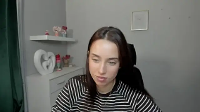 AdeleSolo online show from April 14, 2026, 12:44 pm