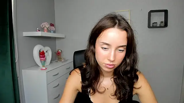 Snapshot of AdeleSolo chatting on July 31, 2026, 12:37 pm AdeleSolo online show from July 31, 2026, 12:37 pm
