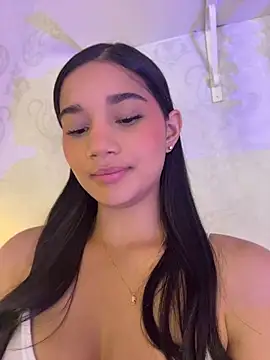 Snapshot of AlessiaVallmont chatting on July 19, 2026, 7:28 pm AlessiaVallmont online show from July 19, 2026, 7:28 pm