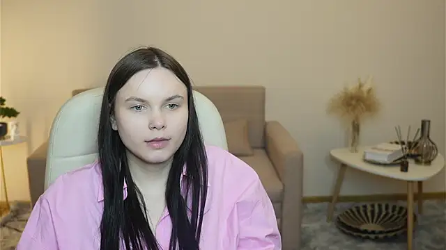 LeilaErcolani online show from February 17, 2026, 2:02 pm