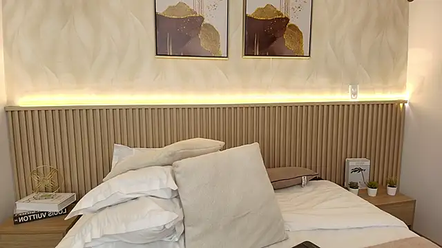 BellaMillers online show from April 21, 2026, 1:42 am