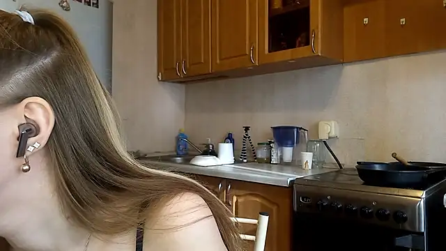 VictoriaDeese online show from February 18, 2026, 8:32 am