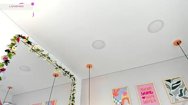 Mia Bailey  online show from April 22, 2026, 3:09 am