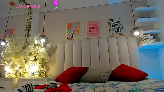 Mia Bailey  online show from April 23, 2026, 3:19 am