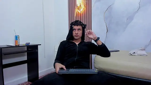 Snapshot of STEVEN_OS chatting on June 24, 2026, 7:35 pm STEVEN OS online show from June 24, 2026, 7:35 pm