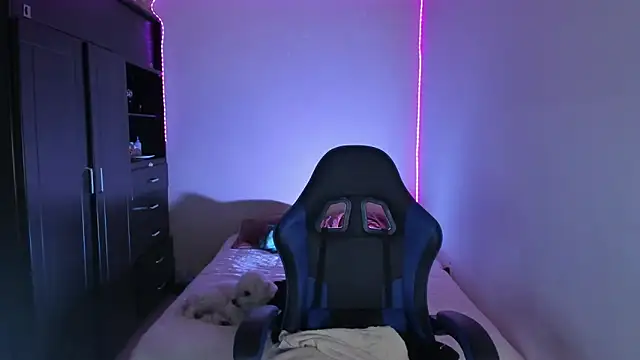 saradiazxxx online show from April 12, 2026, 6:18 am