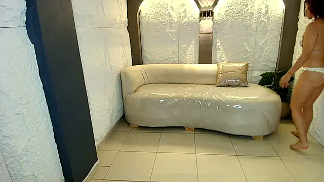 Elizabeth  r online show from February 26, 2026, 3:05 am