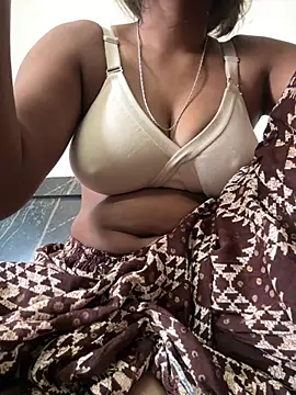 Snapshot of meenu_cuties chatting on May 1, 2026, 5:01 am meenu cuties online show from May 1, 2026, 5:01 am