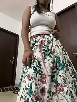 Snapshot of meenu_cuties chatting on June 5, 2026, 6:42 am meenu cuties online show from June 5, 2026, 6:42 am